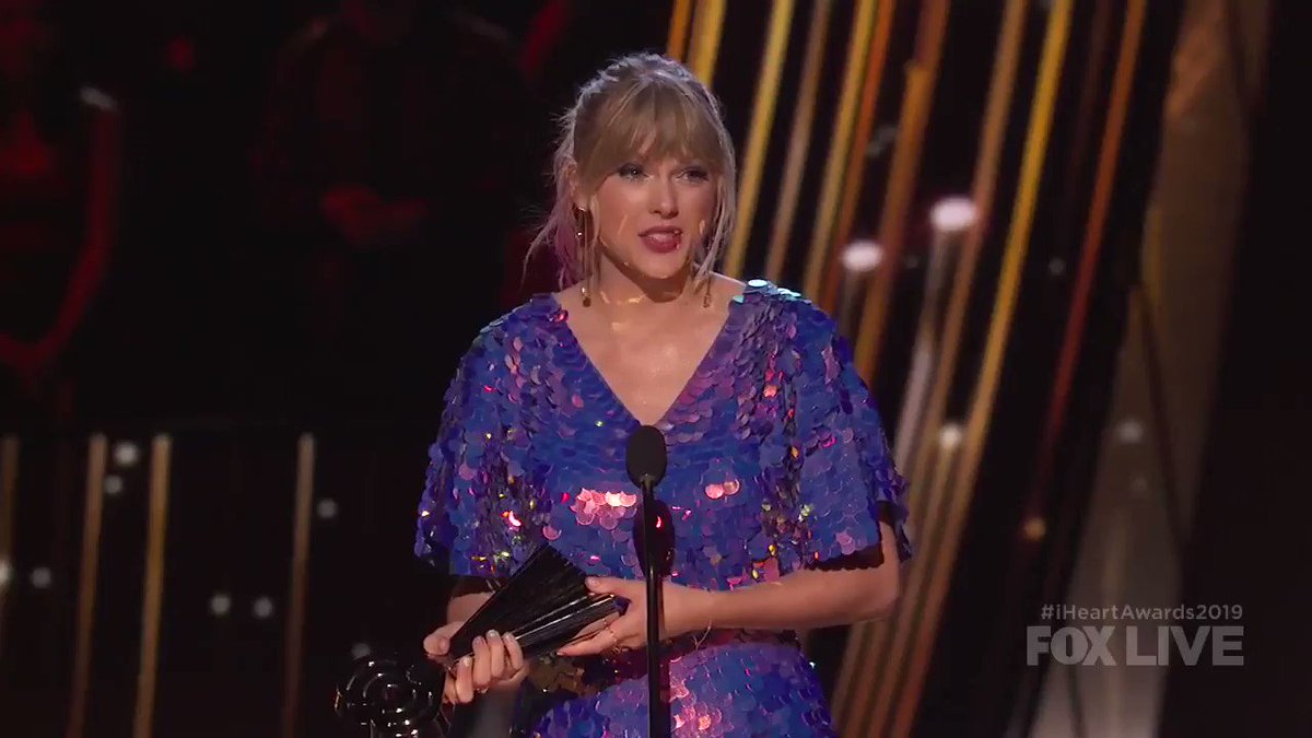 📹 | Taylor accepting the coveted ‘Tour Of The Year’ award for the “reputation Stadium Tour” tonight! #iHeartAwards2019