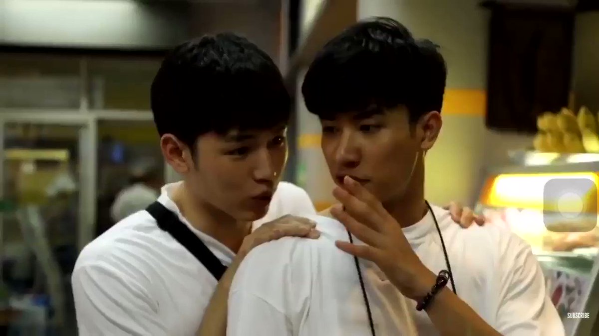 นี่ก็แกล้งยัยน้องเก่ง แกล้งเค้าเสร็จล่ะก็เดินหนี ยัยน้องนี่ก็ยอมทำตามอีก 55555555 @Tawan_V #กินกันกับเตนิว #เตนิว