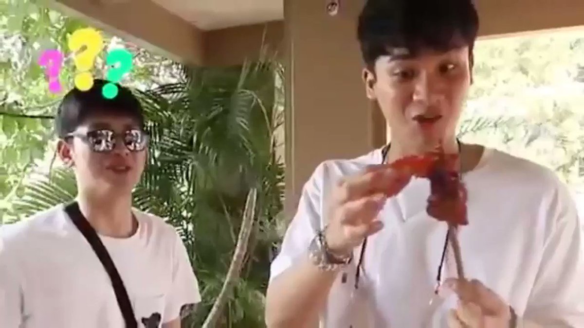 คววามสุขของเตตะวัน ก็คือ ได้กินกระดูกอ่อนที่อก ชอบตรงเรียกกระดูกสามเหลี่ยม555555 นี่เข้าใจนี่ก็ชอบกิน มันอร่อยเขี้ยวแบบกึบกับๆ #กินกันกับเตนิว #เตนิว