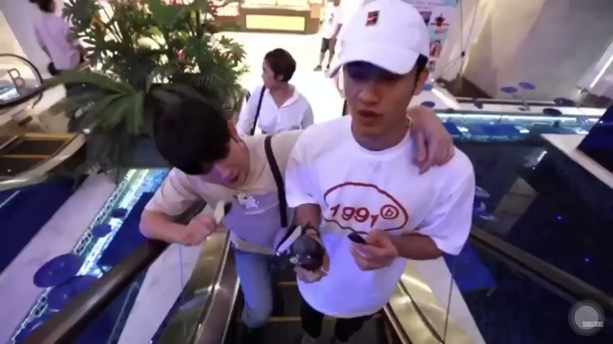รวมความตื่นเต้นของ @Tawan_V และความใจเย็นของ @New_Thitipoom ใน #กินกันกับเตนิว
EP1
T: …อร่อย ไปเติม
N: ใจเย็นๆ
EP3
T: LINE ไปขอคืน
N: อย่า…ใจเย็นๆ
EP4
T: เอาหมดนี่
N: ใจเย็นๆนะ
EP5
T: &$?!(/%#€£<¥
N: เดี๋ยวกิน…เดี๋ยวกิน เดี๋ยวกิน…อ่ะ ใจเย็นๆนะ
555555
#เตนิว