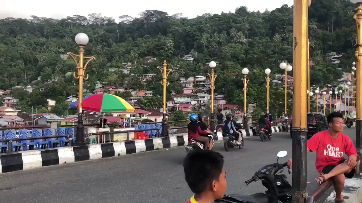 Sore ini di Jembatan Siti Nurbaya