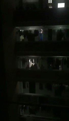 凤儿 - 海经院一个男的冲进女生宿舍强奸一个女学生，听见惨叫，面对强奸，一群大学生忙着拍视频，这是一个怎么样的社会！  大师评：这是一个有着五千年文... 