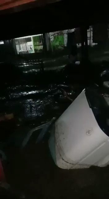 Banjir bandang menerjang Sentani Kabupaten Jayapura, Provinsi Papua pada 16/3/2019 pukul 21.30 WIT. Banjir disebabkan hujan deras sejak pukul 18.00 WIT. Beberapa warga hanyut terseret banjir bandang. Posko BNPB masih koordinasi dengan berbagai pihak untuk penanganan darurat.