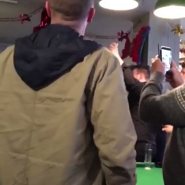 Ole’s at the wheel!!!
United fans in Magic Lantern, Wolves
#Mufc #MufcAwayDays
(🎥 IG: conconwilk)