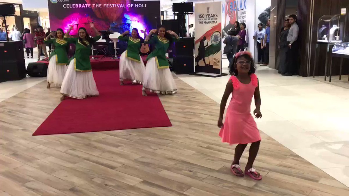 Day 2 at Colombo City Centre
young and old enjoying #Holi festival of #Colours with #Bollywood #Dance #Music #Chat #Khadi
@IndiainSL @ICCR_Delhi