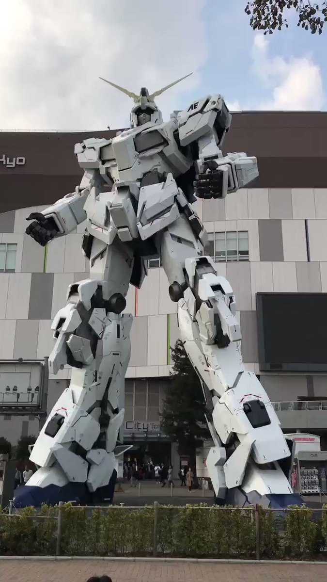 Quand soudain le Gundam prend vie (j’ai eu de la chance de sortir au bon moment)
