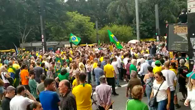Av. Paulista, milhares de pessoas foram hoje as ruas pedir o impeachment dos ministros do STF.