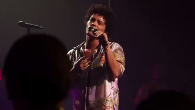 EVERYONE TELL BRUNO MARS HAPPY BIRTHDAY RIGHT NOW 
