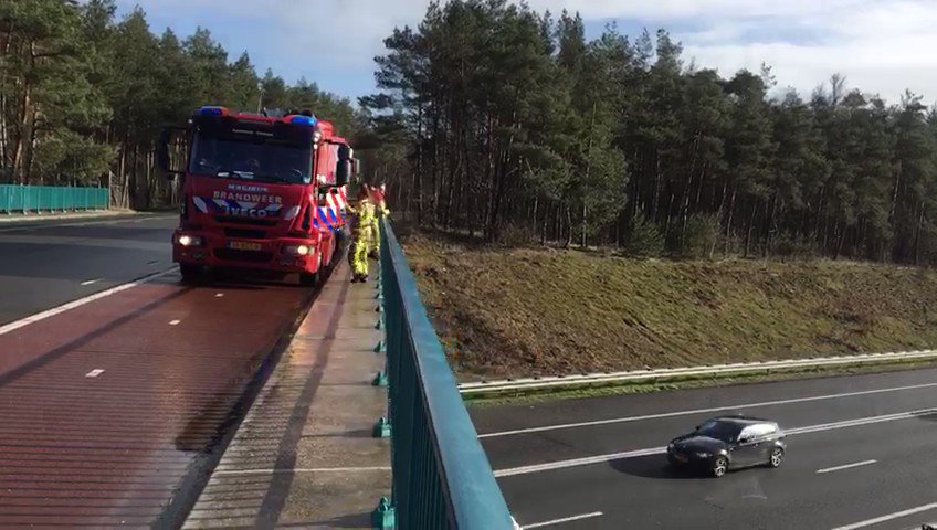 Nu politie en brandweer in actie A1. We gaan door. #goedpensioen voor iedereen! #fnv