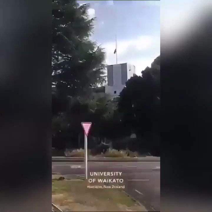 سبحان الله رب ضارةٌ نافعه هذا ماحصل بعد حادثة الارهابي في نيوزولاندا
﴿ يُرِيدُونَ أَن يُطْفِئُوا نُورَ اللَّهِ بِأَفْوَاهِهِمْ وَيَأْبَى اللَّهُ إِلَّا أَن يُتِمَّ نُورَهُ وَلَوْ كَرِهَ الْكَافِرُونَ ﴾