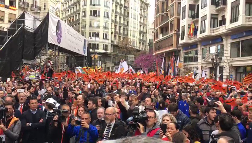 Le centenaire du club c’est aujourd’hui.
Profitez de cette ambiance magnifique.
Ce club est unique !