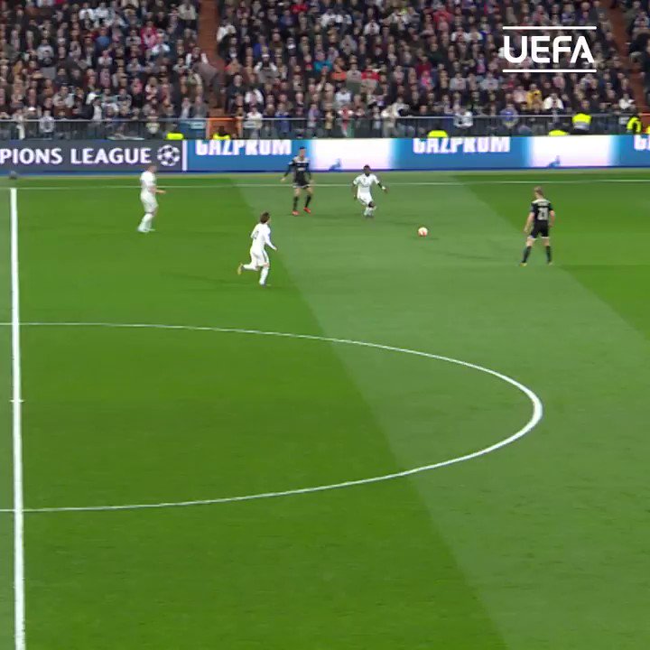 Frenkie feint ✔️
La Croqueta ✔️
Astonishing talent.
#UCL