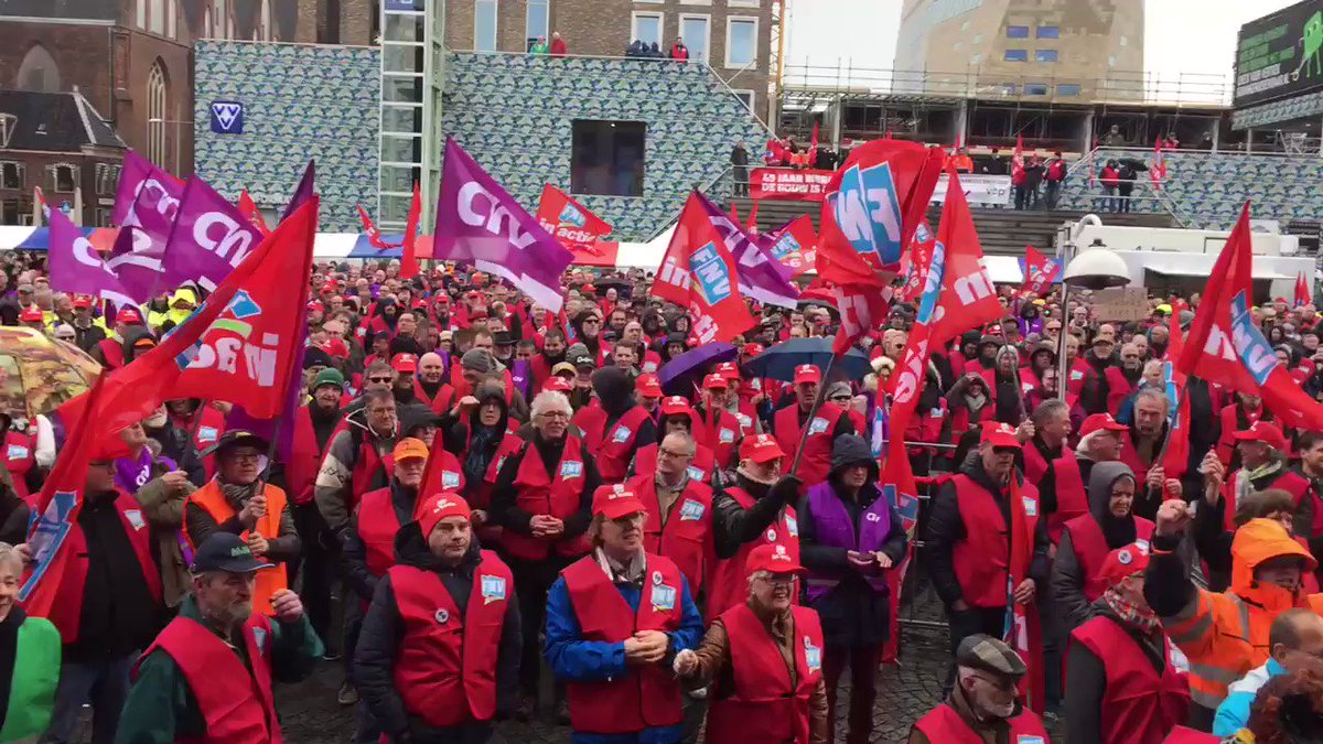 FNV’s @KittyJong1 in Groningen voor 2500 mensen: Kabinet kan niet om ons heen, luister naar de mensen! #goedpensioen 66 is genoeg!