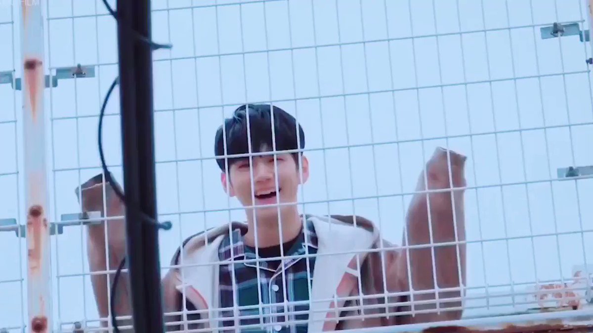 หนูลูก!!!!! T-T เหมือนเข้าโรงเรียนวันแรกแล้วมาเกาะรั้วเรียก แม่ แม่เพราะเห็นคุณแม่แอบน้ำตานองอยู่ข้างหน้าโรงเรียน