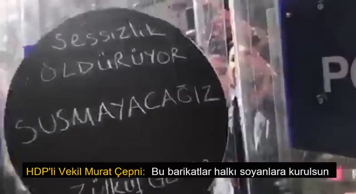 Terörist elebaşı Öcalan için hapishanede kendini asan terörist Zülküf Gezen’e destek olmak amacıyla İzmir Alsancak’ta provokasyon yapan Hdp’li vekiller Murat Çepni ve Serpil Kemalbay’a polisimiz vermiş ayarı..