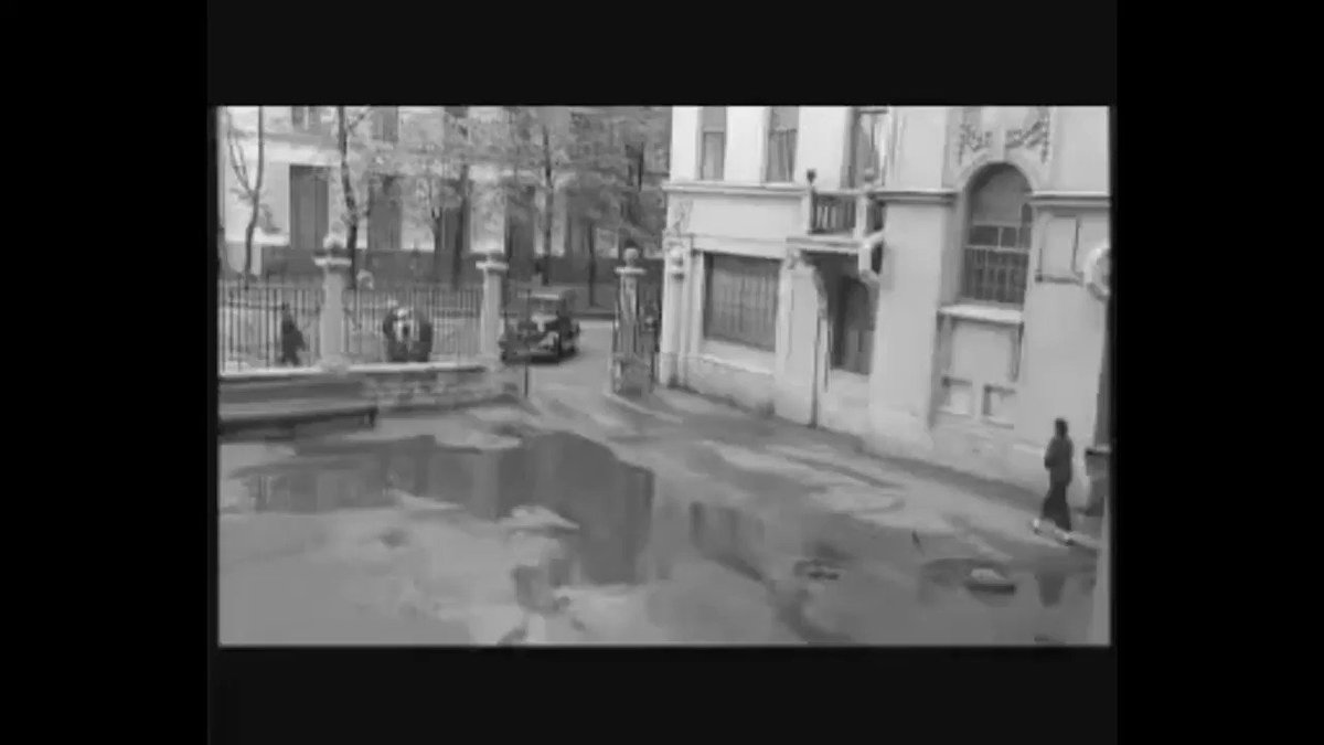 "Сейчас же не 37-й год - что хочешь, то и говори, тем более в интернете, "черный воронок" за тобой завтра не приедет".
В.Путин, 30.01.2018
Путин подписал законы о наказании за фейковые новости и неуважение к власти.
18.03.2019
Черный воронок уже выехал...