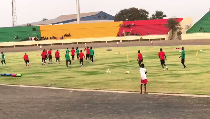 Seance d’entrainement des Lions ce soir au stade Lat Dior, La pelouse 🙄