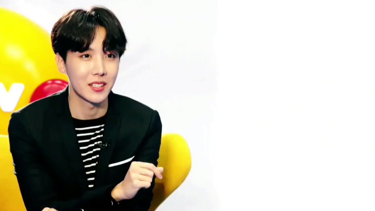 Q: Gimanasih cara kamu buka hape? Pake fingerprint atau gambar pola?
JH: Pake muka 😁😂
Kalo kalian pake apa guys? min🍞 sama kaya Hoseok😋
©aeonian_v
@BTS_twt