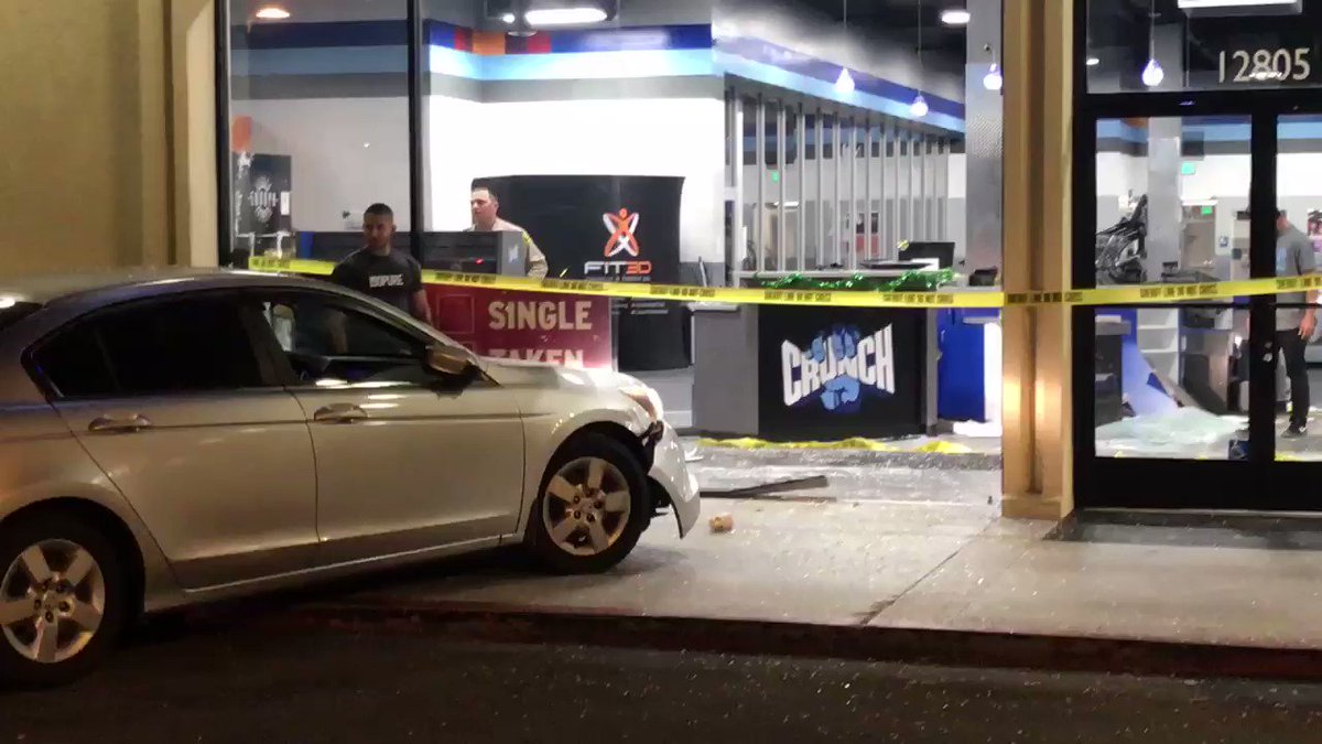 #BREAKING Man crashes stolen car into Crunch Fitness in La Mirada — witness say man revved engine after possible dispute. Deputies have located & arrested suspect. | WATCH @ABC7 4am! #abc7eyewitness