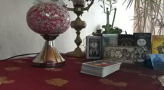Velador hornito bola de cristal púrpura.
Aleja la mala vibra.
Aceite esencia "Siete Poderes".
Dan RT?