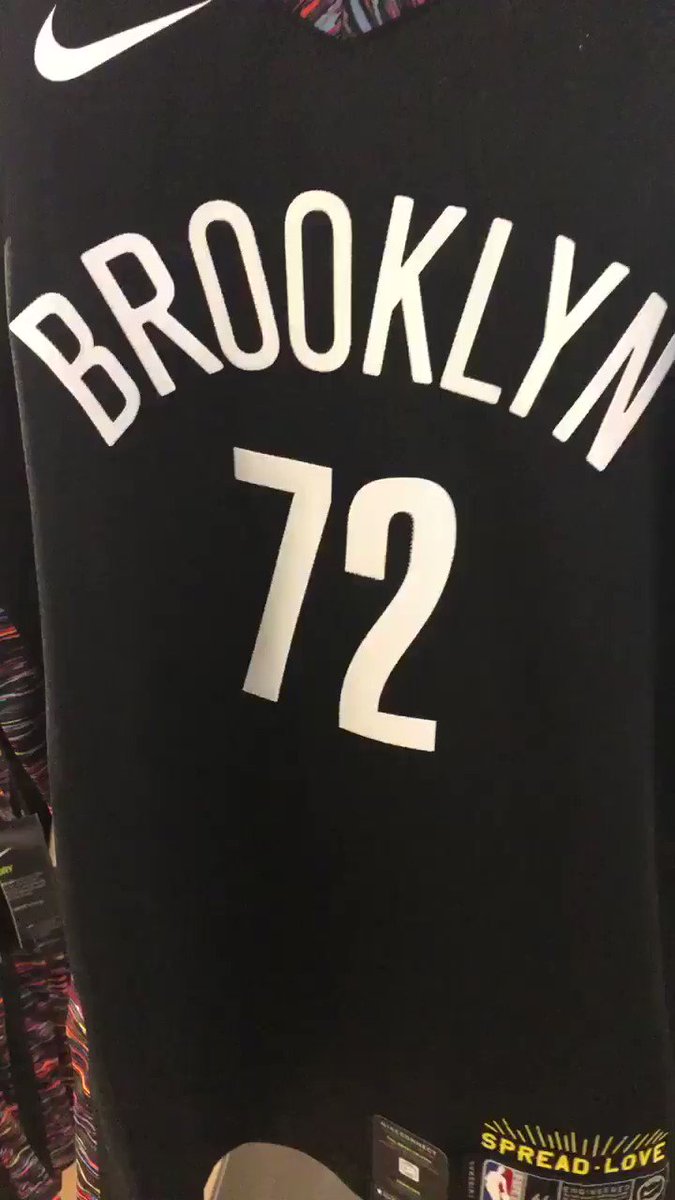 Spread love, it's the Brooklyn way ππ»
#NBAStoreNYC #Nets #Biggie #NBA