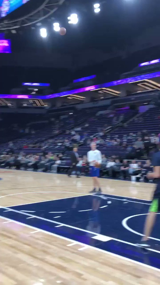 Watch: Steph Curry drills a few pull-up 40-footers during pregame warmups
