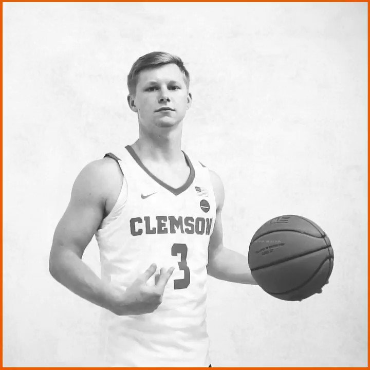Checking into the game at the 17:06 mark in the first half, senior guard Lyles Davis!
#ClemsonGRIT