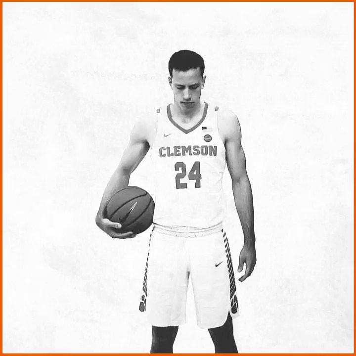 David Skara (@skara_david) gets the steal and the slam in transition!
We lead 13-2 with 14:34 to play in the first.
#ClemsonGRIT