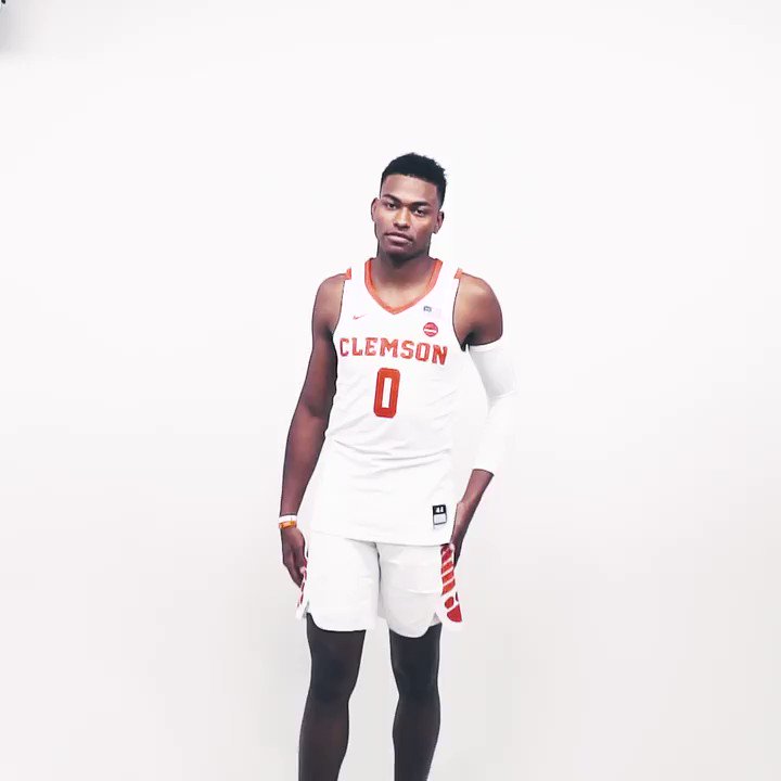 🏹 Clyde Trapp (@CTrapp_0) gets the bucket to fall and the foul with 13:36 to play in regulation!
#ClemsonGRIT💪