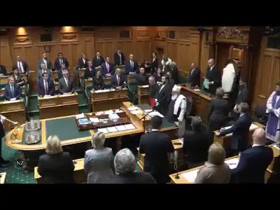 PARLEMEN NZ DIBUKA DENGAN AL BAQARAH
Masya Allah
hikmah dari kejadian yg menyedihkan satu persatu muncul
Sidang Parlemen pertama NZ sejak kejadian Christchurch
Pertama kalinya dikumandangkannya Al Quran ditempat ini
Dibuka dengan Surah Al Baqarah oleh imam Ulhaq Tanvi