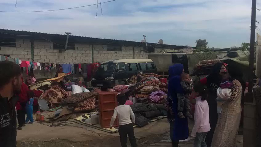 المصلحة الوطنية لنهر الليطاني تباشر اخلاء تجمعات النازحين المقامة على حرم مشروع ري القاسمية في بلدة الصرفند والتي تصب صرفها الصحي في قناة الري.