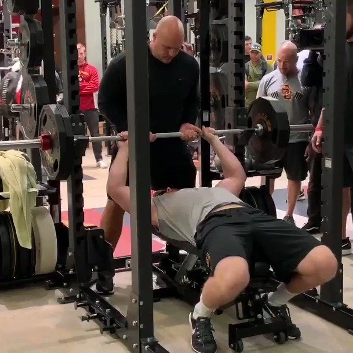 At USC's pro day, @JakeOlson61 did 17 reps in the bench press as part of a fundraising campaign to fight cancer.
He is fundraising for a medical procedure that, had it existed a decade ago, might have prevented him from going blind.