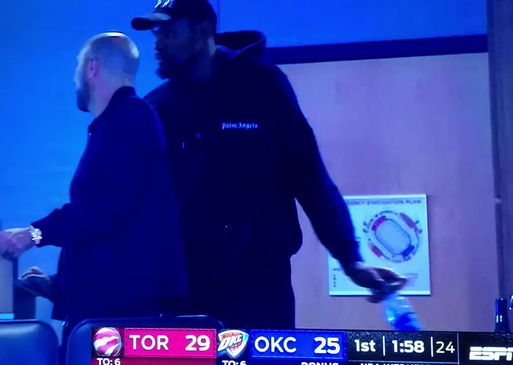 KD making moves at the Thunder game.