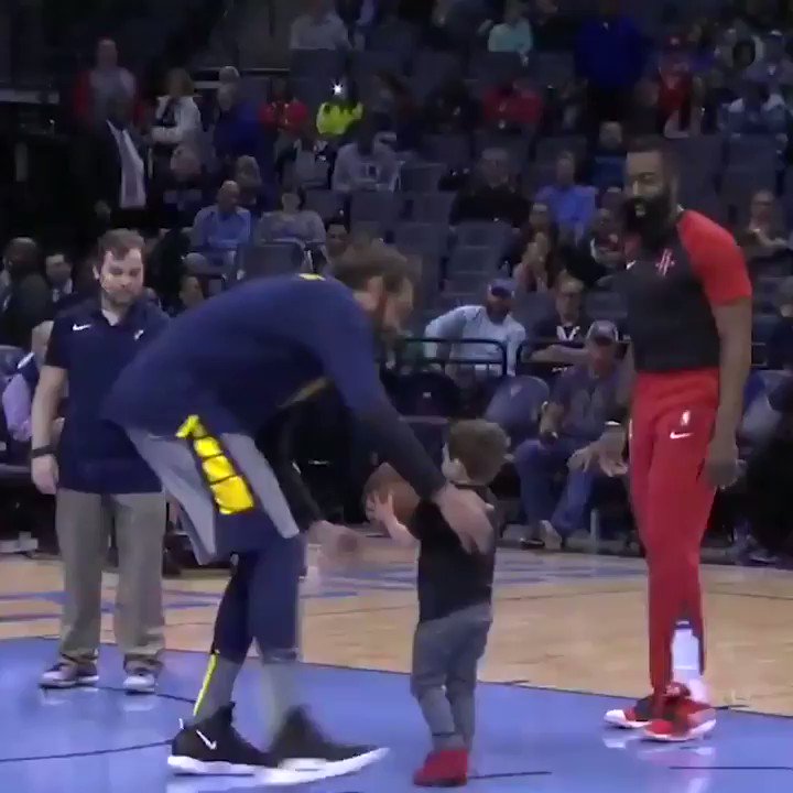 Joakim Noah gives a young fan a lift and Harden cheers 'em on 💪😊