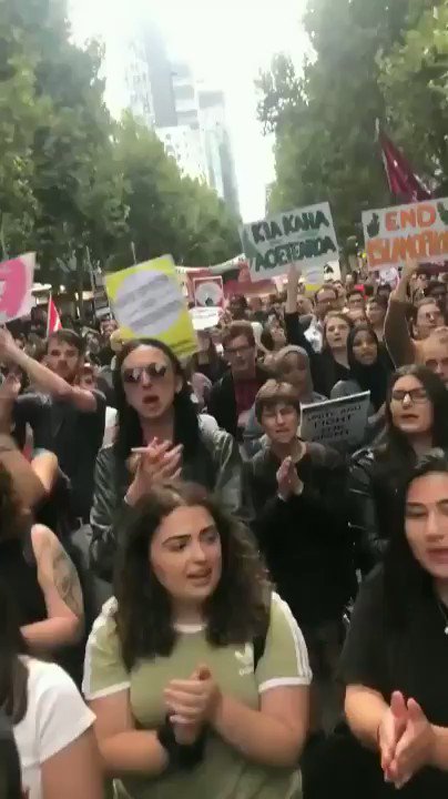 “No Hate, No Fear, Muslims Are Welcome Here”💚
#Melbourne #Australia 🇦🇺
#TheyAreUs #WeAreONE
#Christchurch 🇳🇿
#NewZealandMosqueAttacks
#EggBoyHero #EggAnning