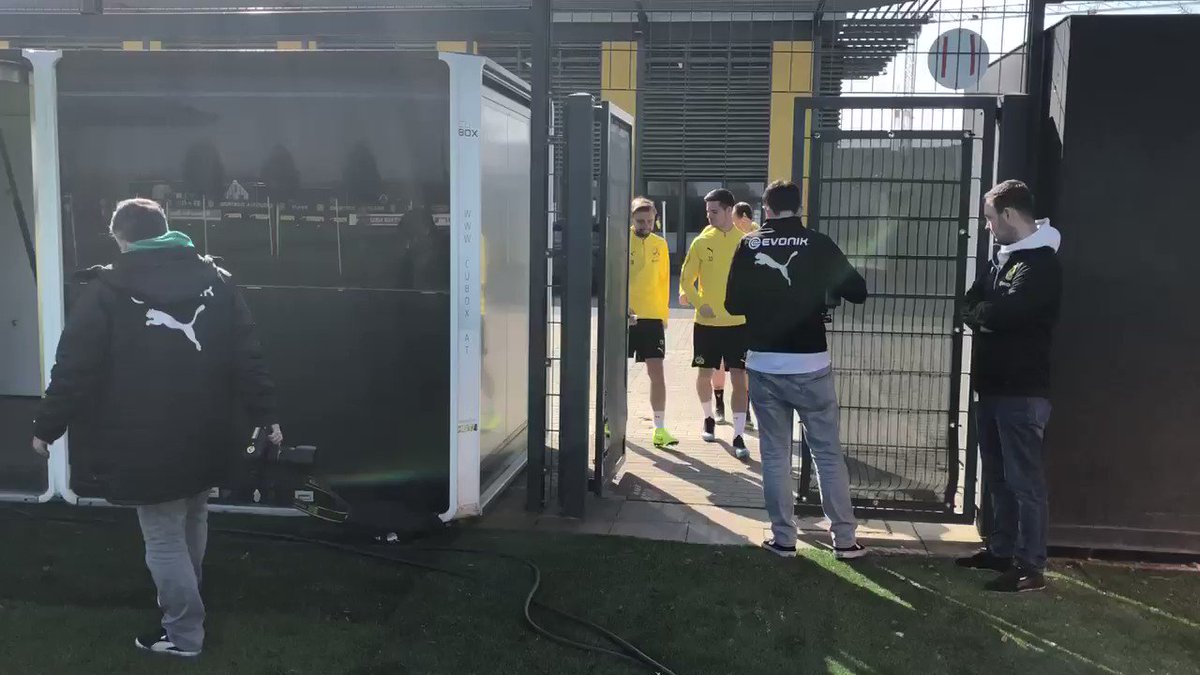 Training: ⚽️🔛☀️
@Schmelle29, @MarioGoetze, @JuWeigl, @mariuswolf27 und #Toprak trainieren in #Dortmund.