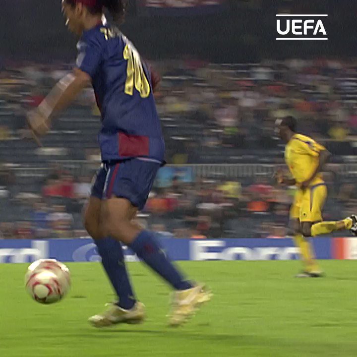 โช Ronaldinho in full flow ๐
#UCL #ThrowbackThursday #TBT