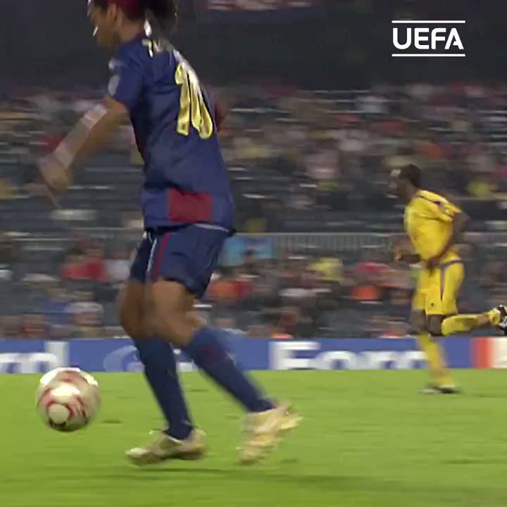 ⏪ @10Ronaldinho en su máxima expresión 😍
#UCL #ThrowbackThursday #TBT