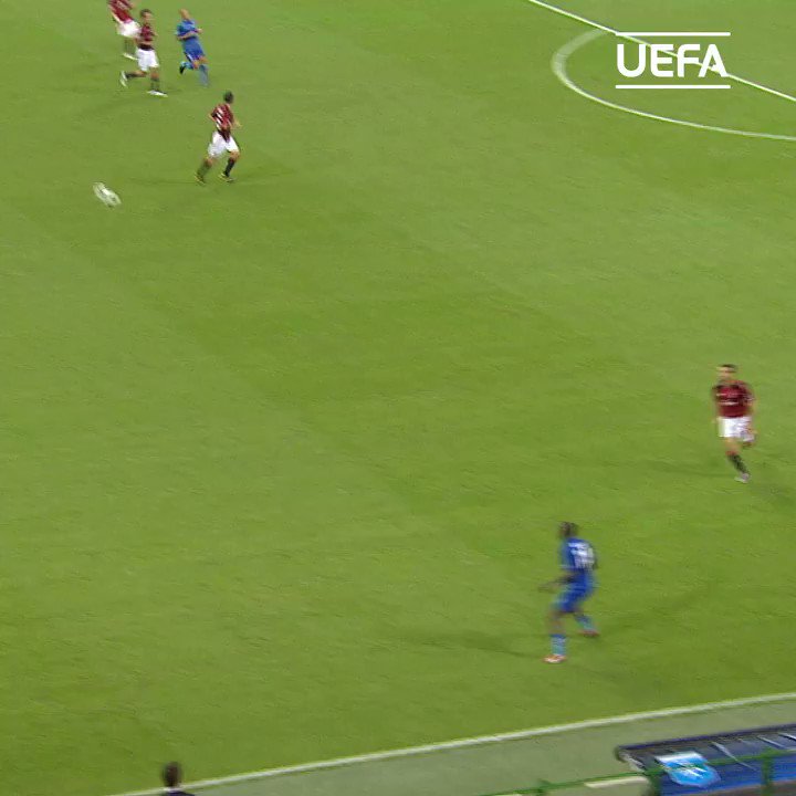 ๐ง๐ท Ronaldinho ballin' ๐
#UCL #ThrowbackThursday #TBT