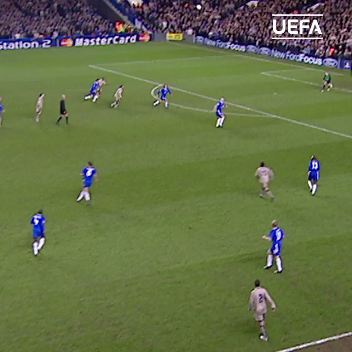 This Ronaldinho finish ๐ฑ๐ฑ๐ฑ
#UCL #ThrowbackThursday #TBT