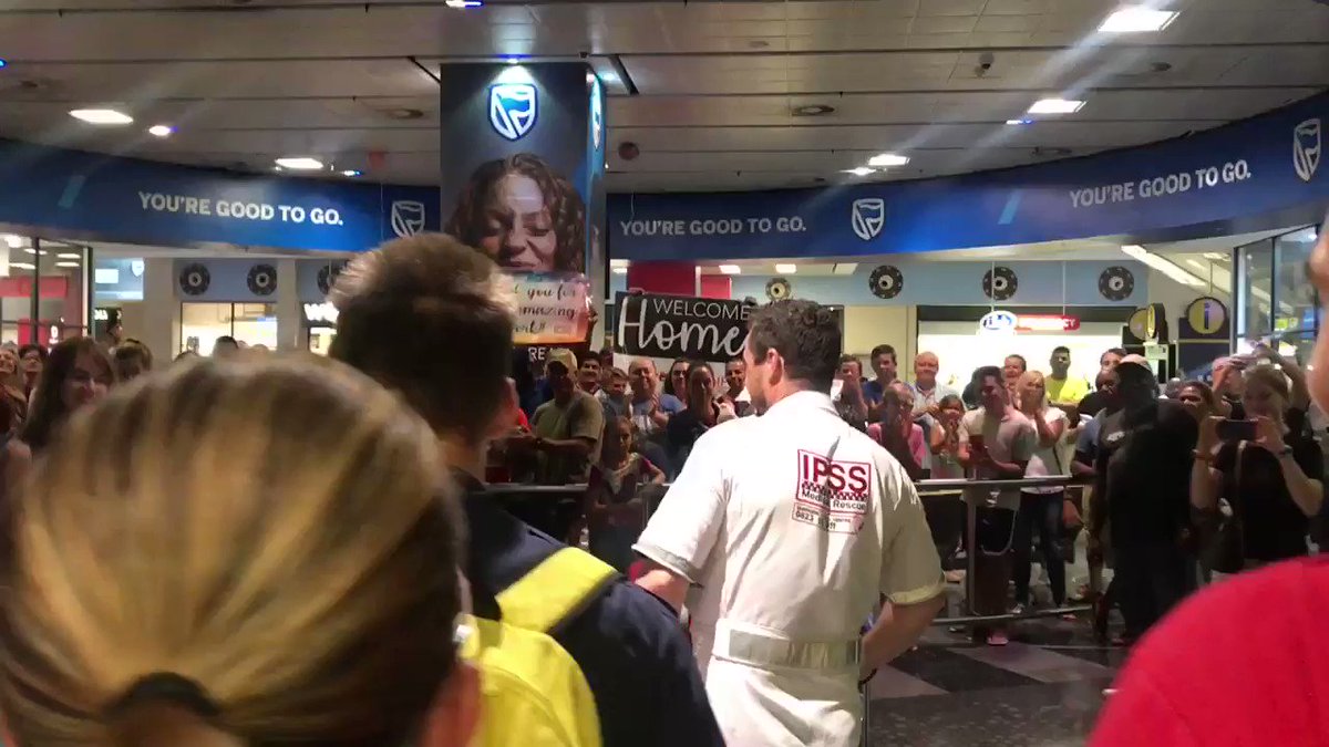 We are safely back in South Africa with part of the first #MozaSARescue team. A relief crew is already there continuing to save lives.
Thank you for supporting our local heroes on this heartbreaking journey.
This is the welcome they got in Durban last night. @IPSSRescue