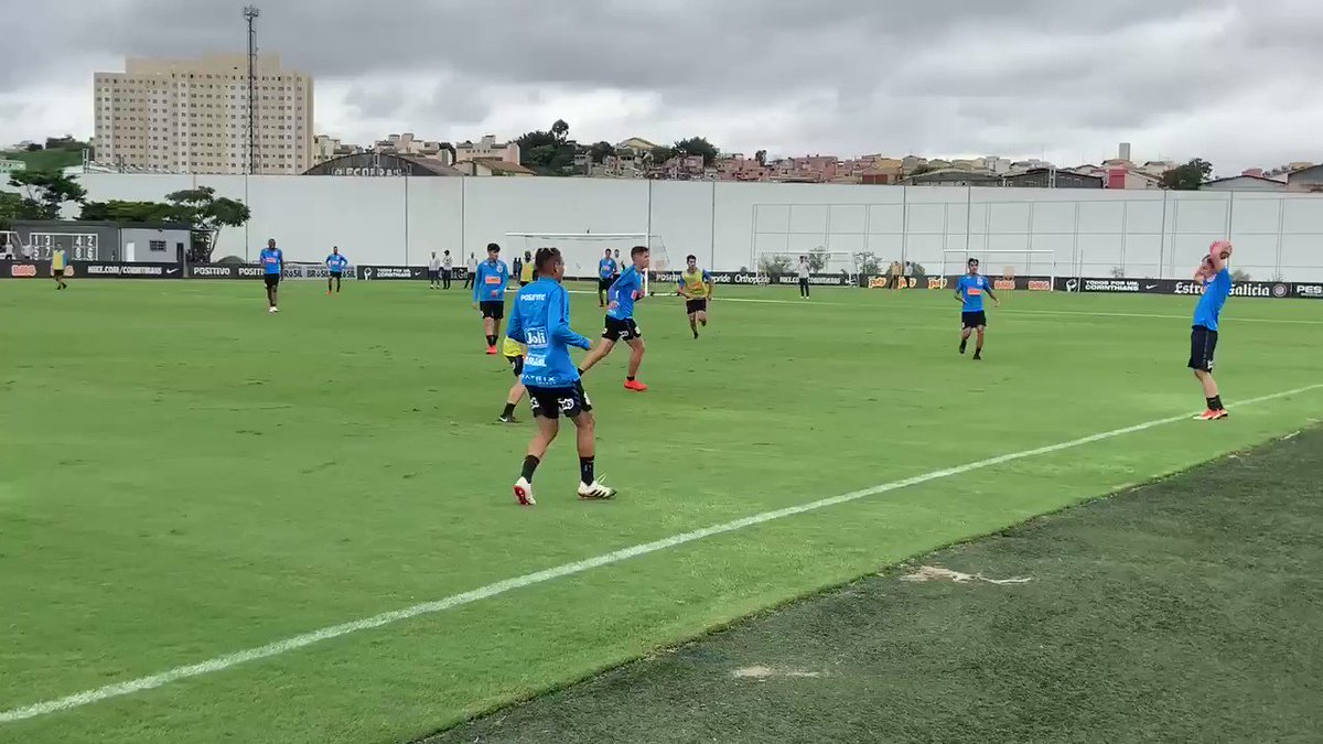 No “rachão”, sobrou um peru para o gigante Cássio! 🦃😂