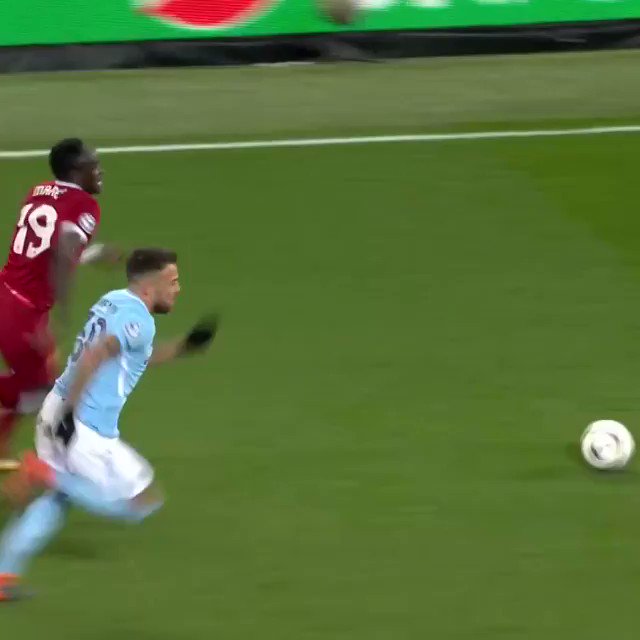 🔴 Sadio Mané con el @LFC 🔥
♦️111 partidos
⚽️ 53 goles
🅰️ 21 asistencias
¡Vaya regate! 🌪️
#UCL