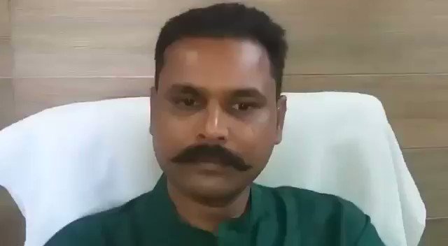 हरदोई के BJP सांसद अंशुल वर्मा ने टिकट कटने के बाद मीडिया के सामने आये और सवाल उठाया कि BJP ने 6 में 4 टिकट दलित सांसदों के ही क्यूँ काटे?
भगवा झंडा लेकर मंदिर वहीँ बनाएंगे चिल्लाने वाले दलित और पिछड़ों को समझना होगा कि BJP सिर्फ़ उनका वोट लेना चाहती है।
