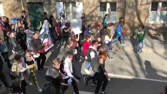 Students are rising up in #France. This is #Nantes.
For 31 wks straight they have risen, in growing numbers all around the world. They aren't stopping til we #ActOnClimate.
No time to waste.
#Climate #climat #climatestrike #FridaysForFutures #GrevePourLeClima @GretaThunberg