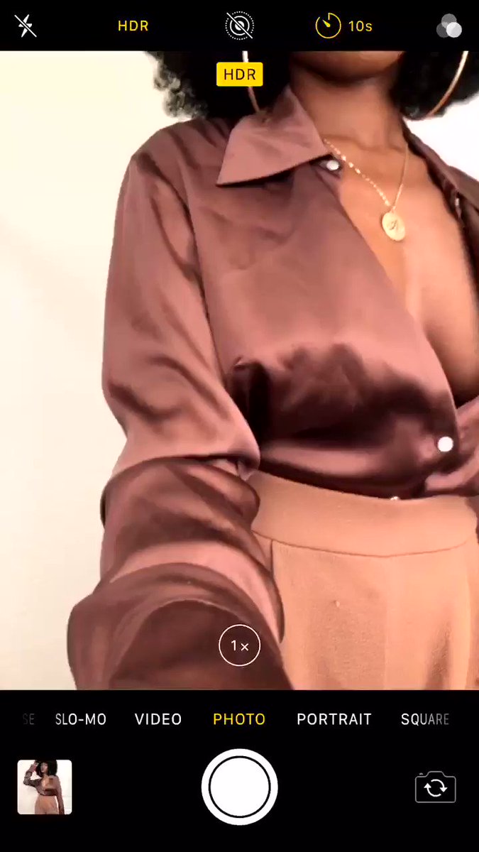 behind the scenes of me taking my pics 😭