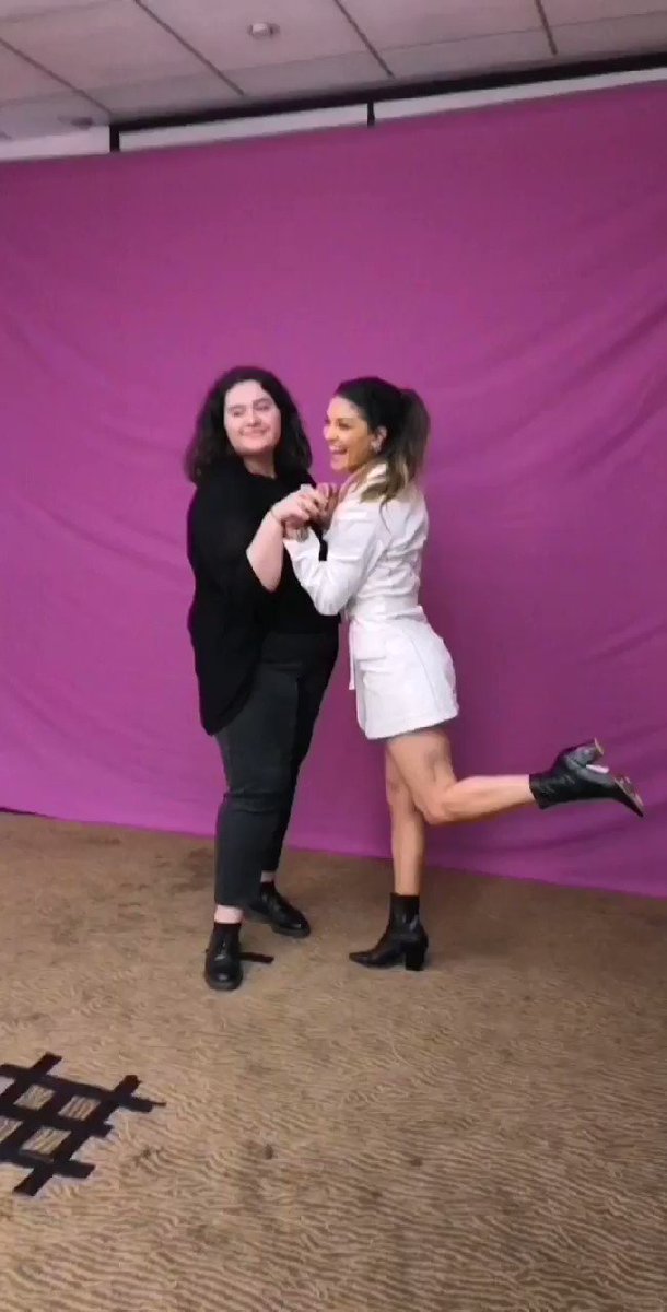 It's time for @jessicaszohr 's photoshoots 📸
C'est l'heure des photos Jessica !