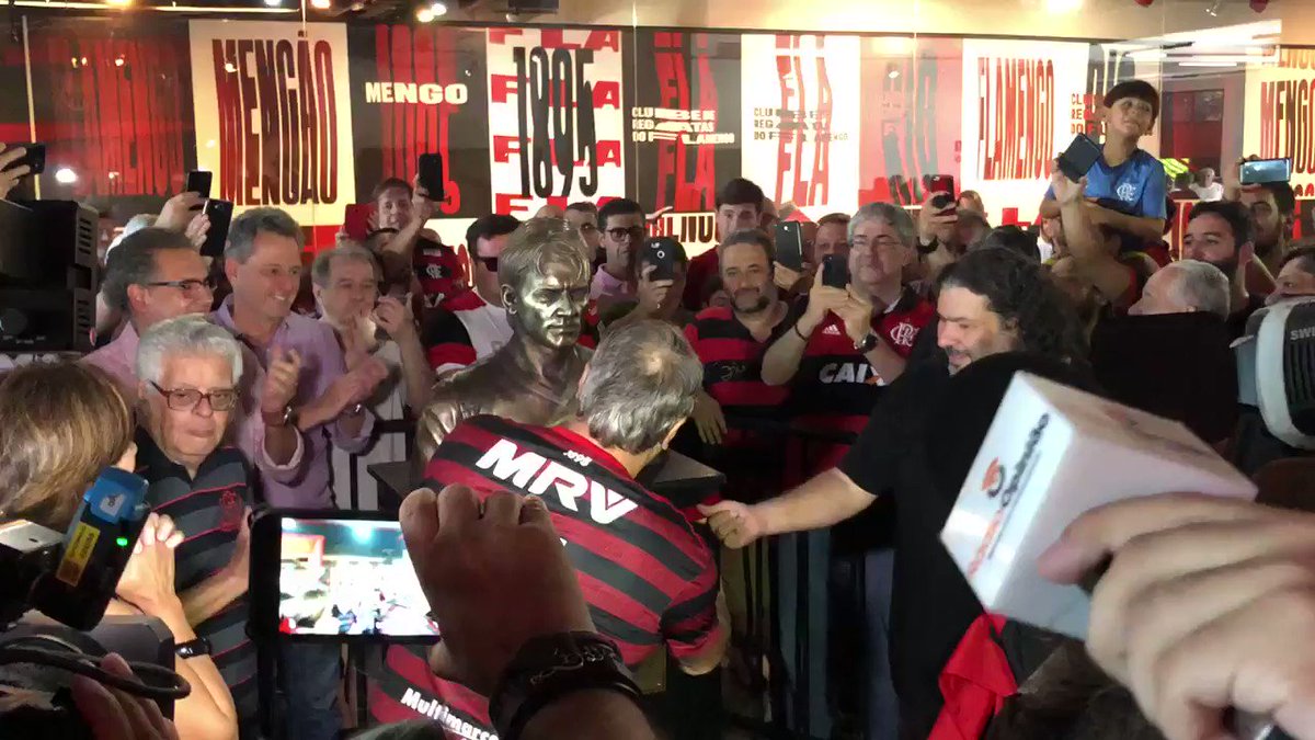 O maior lateral da história
⚽️👏🏻 Leandro
