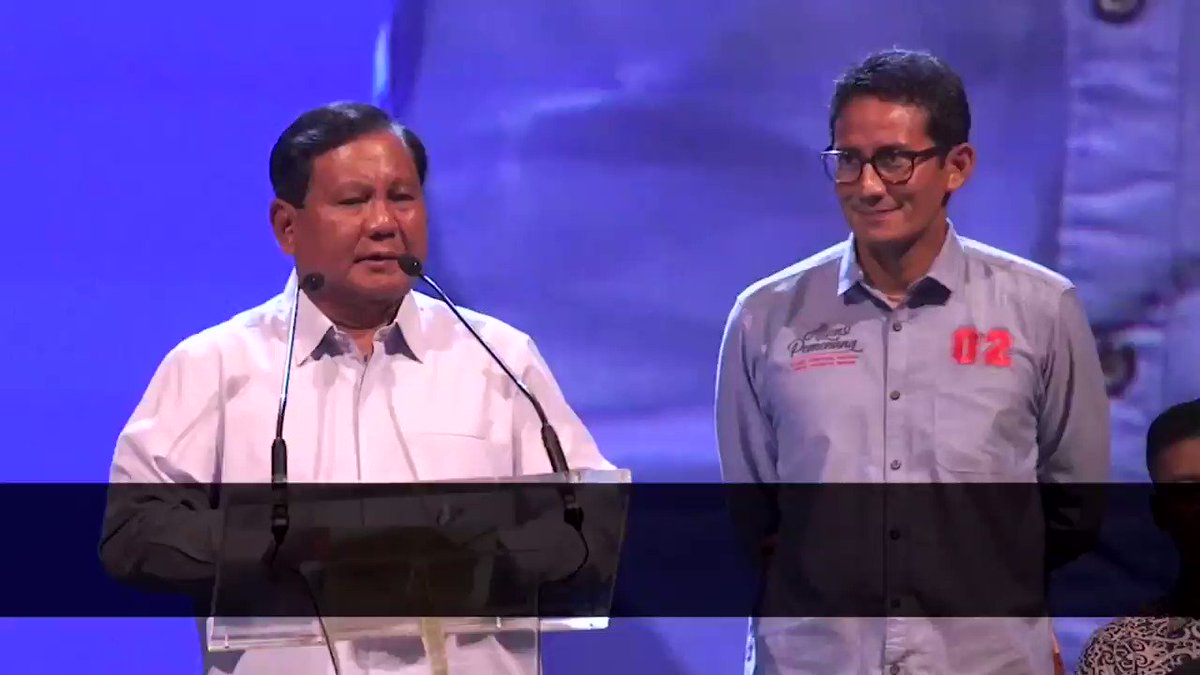 Di sini mati-matian
membela negara.
Di sana mati-matian
mempertahankan kekuasaan.