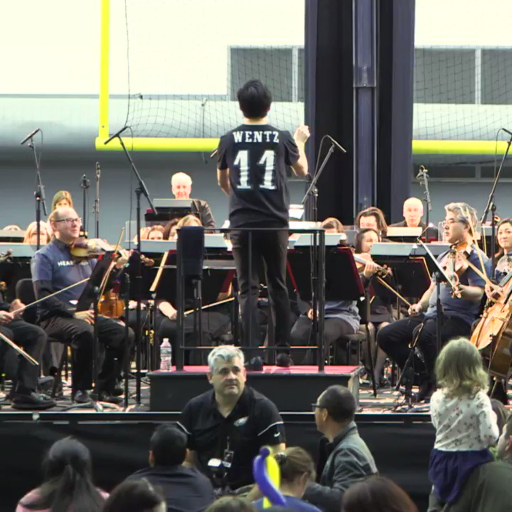 .@philorch performing #FlyEaglesFly was the perfect way to end today's concert. 🎶
Thanks to everyone that joined us in support of the #EaglesAutismChallenge!